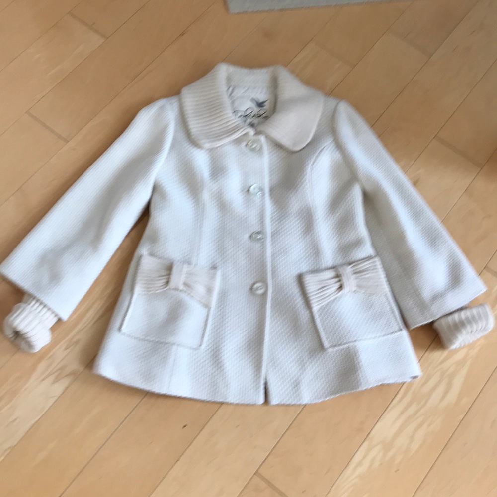 Adorable fun winter or spring Off White never wor